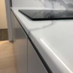 Столешница из кварцевого агломерата для кухни изготовлено в правила камня