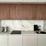 Столешница из кварцевого агломерата для кухни изготовлено в правила камня
