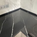 Столешница из кварцевого агломерата для кухни изготовлено в правила камня