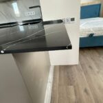 Столешница из кварцевого агломерата для кухни изготовлено в правила камня