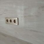 Столешница из искусственного камня и фартук для кухни изготовлено в правила камня