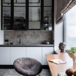 Столешница из кварцевого агломерата и мойка на кухню изготовлено в правила камня