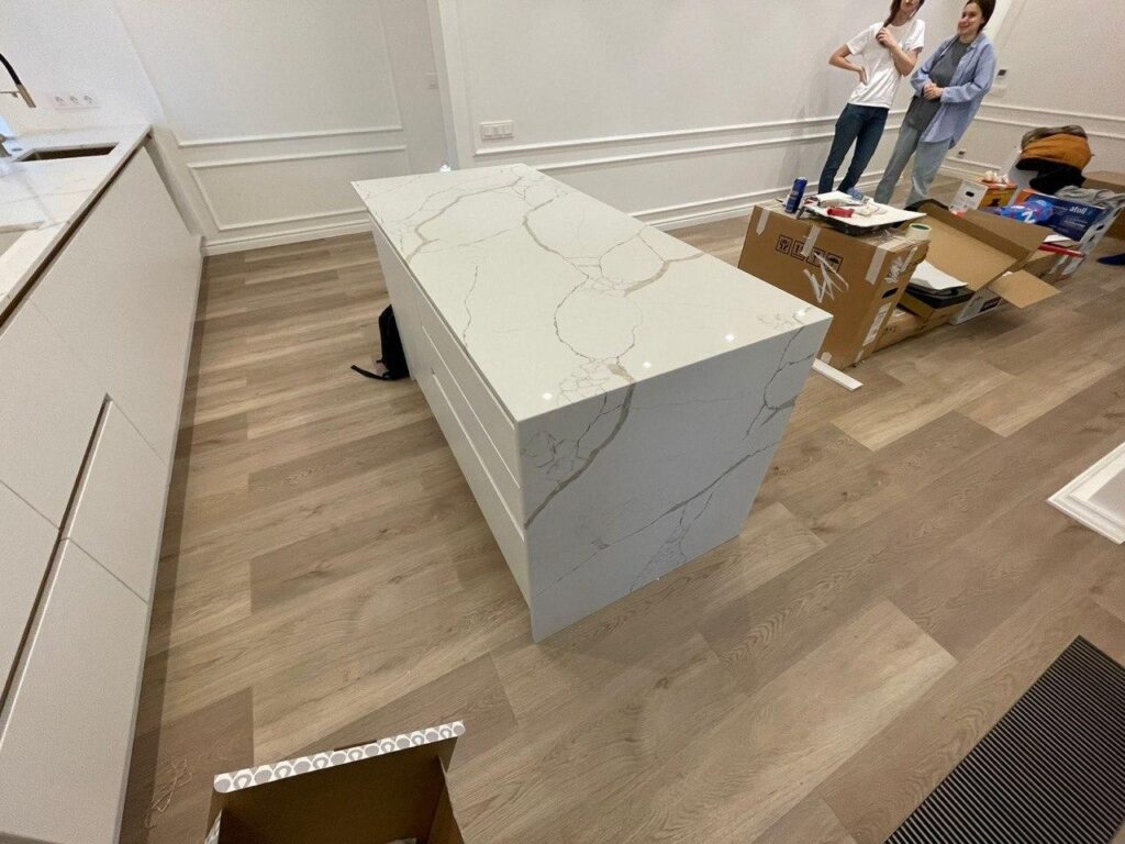 Столешница из кварцевого агломерата, остров, фартук для кухни изготовлено в правила камня