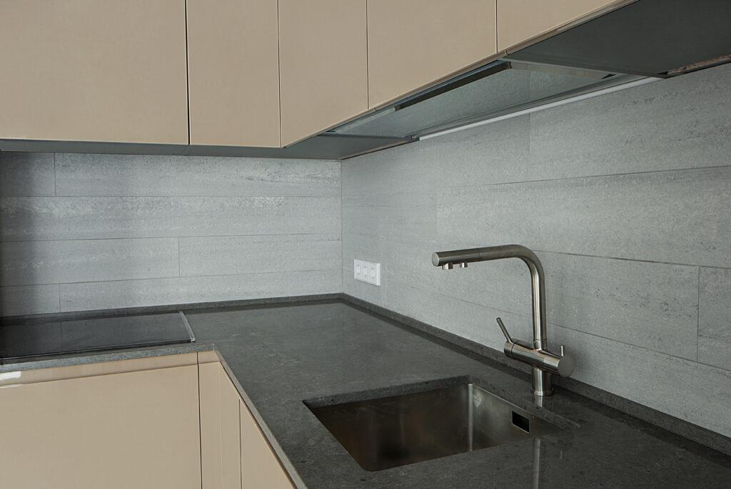 Belenco Babilon 4558 изготовлено в правила камня