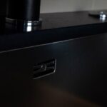 Столешница из кварцевого агломерата и остров для кухни изготовлено в правила камня