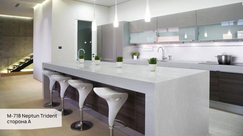 Grandex M-718 Neptun Trident (сторона A) изготовлено в правила камня