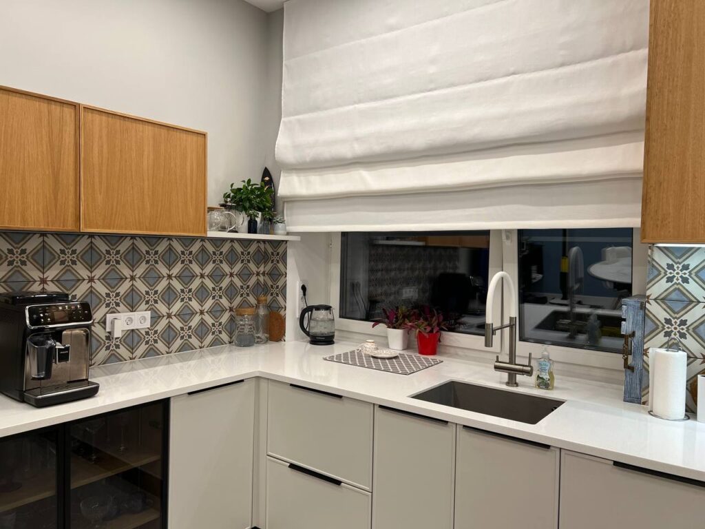 Столешница из искусственного камня для кухни изготовлено в правила камня