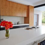 Staron BW010 Bright White изготовлено в правила камня