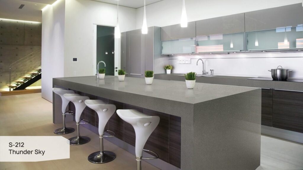 Grandex S-212 Thunder Sky изготовлено в правила камня