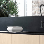 Technistone Taurus Terazzo Dark изготовлено в правила камня