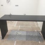 Барная стойка из кварцевого агломерата для кухни изготовлено в правила камня