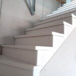 Ступени и подступенки (16-шт) из искусственного акрилового камня изготовлено в правила камня