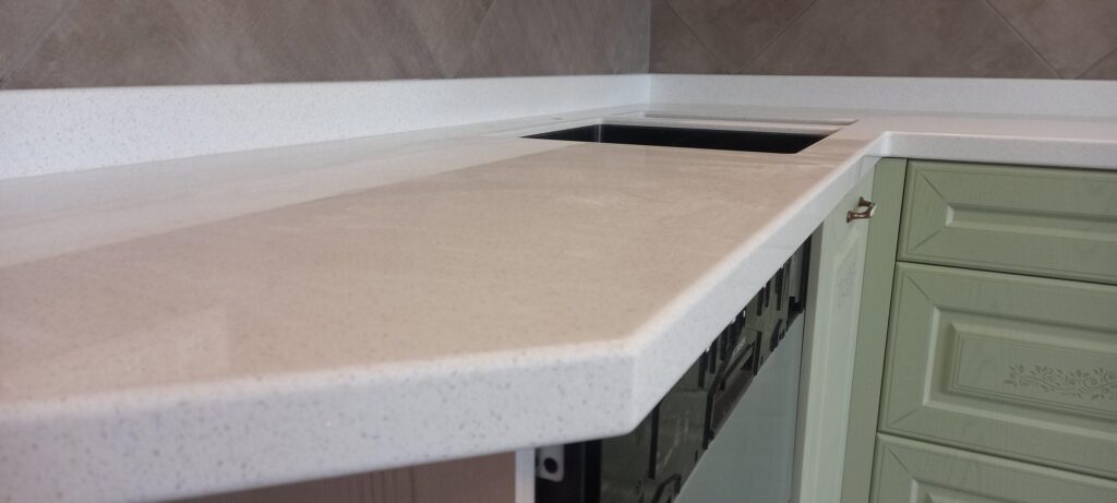 Столешница из искусственного камня для кухни изготовлено в правила камня
