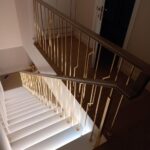 Лестница (19 ступеней) из искусственного акрилового камня изготовлено в правила камня