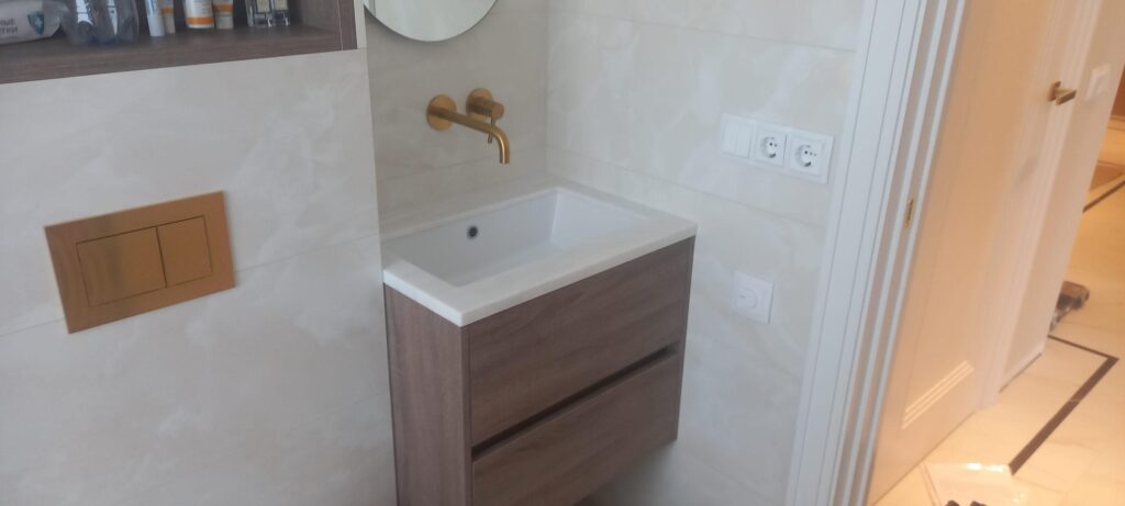 Столешница из искусственного камня для ванной комнаты изготовлено в правила камня