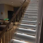 Лестница (19 ступеней) из искусственного акрилового камня изготовлено в правила камня