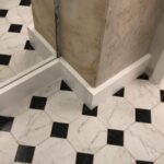 Напольные плинтусы из искусственного камня для салона красоты изготовлено в правила камня