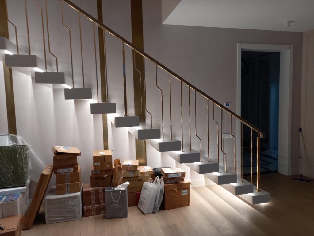 Лестница (19 ступеней) из искусственного акрилового камня изготовлено в правила камня