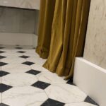 Напольные плинтусы из искусственного камня для салона красоты изготовлено в правила камня