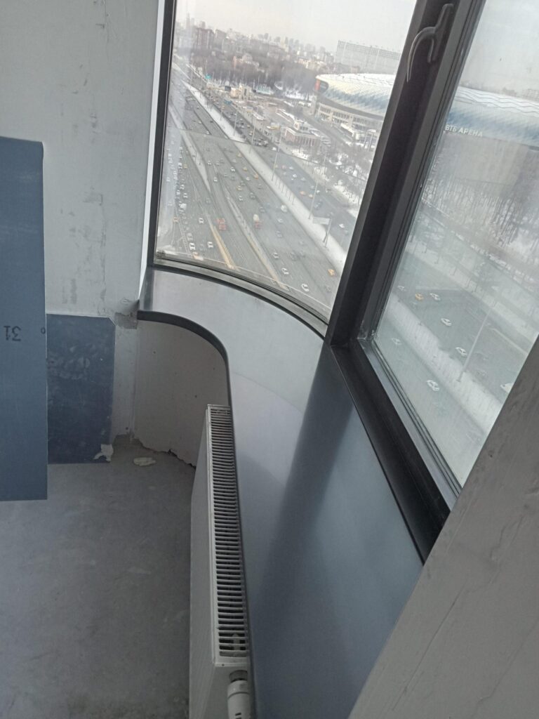 1 радиусный и 5 прямых подоконников из искусственного камня изготовлено в правила камня