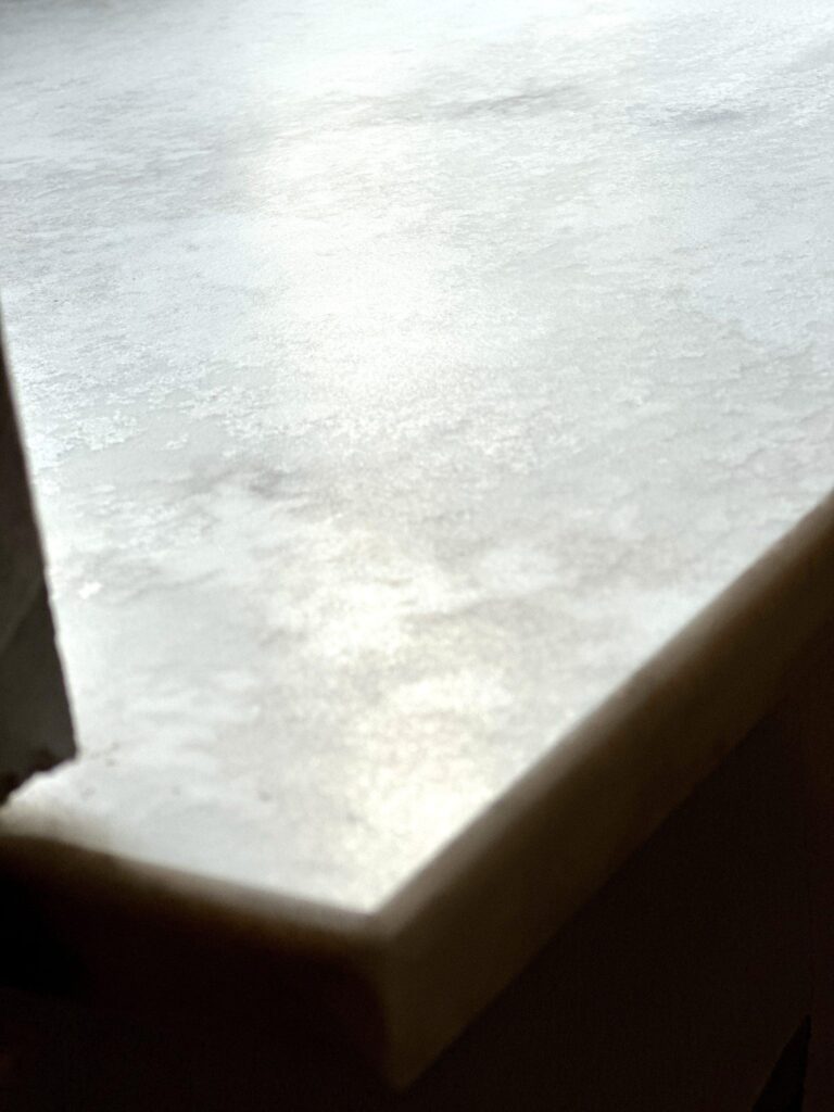 Подоконники из кварцевого агломерата (2-шт) матовые изготовлено в правила камня