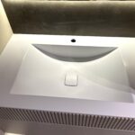 Столешница из искусственного камня с раковиной для ванной комнаты изготовлено в правила камня