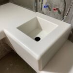 Столешницы из искусственного камня и лежак для хамама изготовлено в правила камня