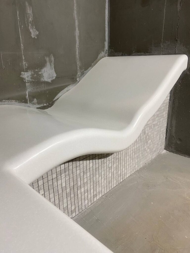 Столешницы из искусственного камня и лежак для хамама изготовлено в правила камня