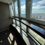 Радиусный подоконник из искусственного камня изготовлено в правила камня