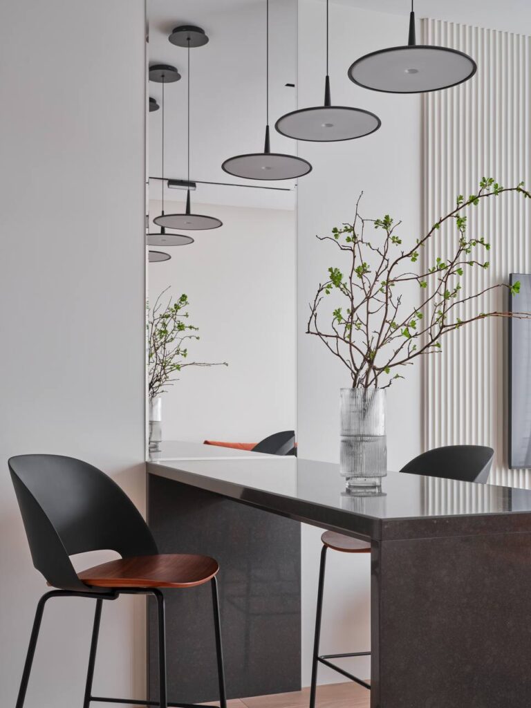 Барная стойка из кварцевого агломерата для кухни изготовлено в правила камня