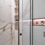 Ниша с полками из искусственного камня для душевой кабины изготовлено в правила камня