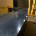 Столешница ресепшн из искусственного камня изготовлено в правила камня