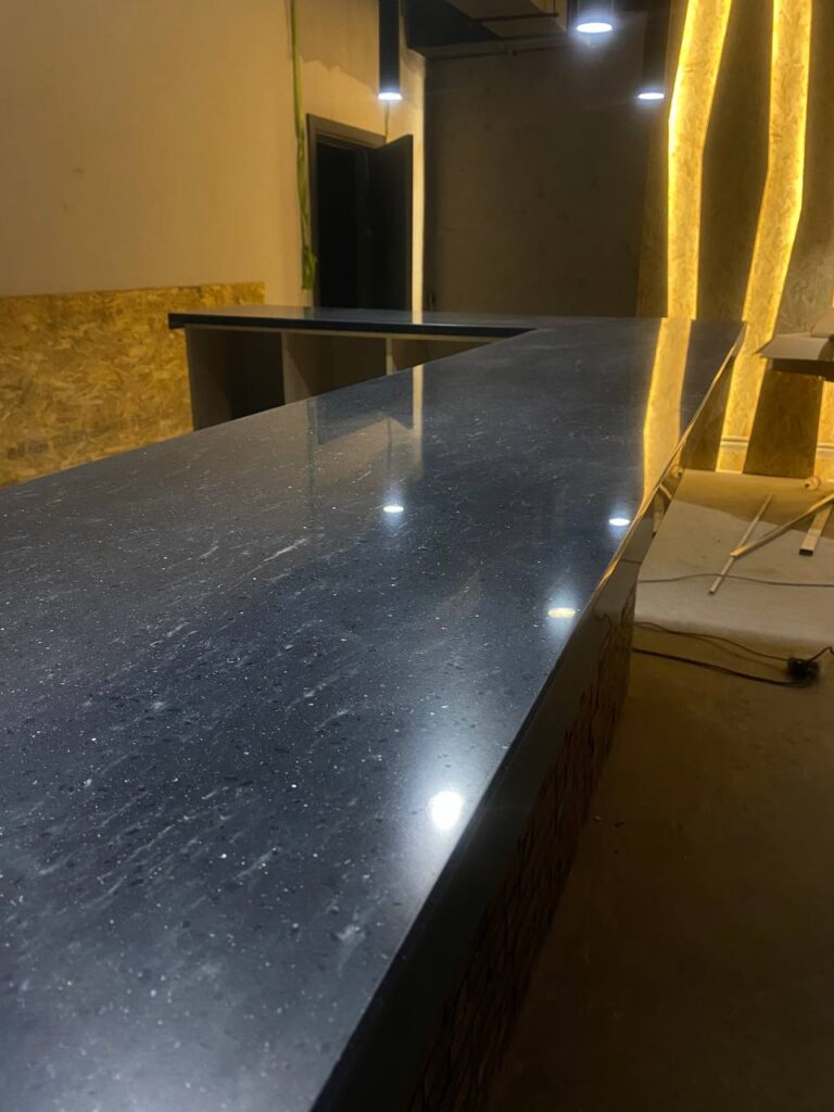 Столешница ресепшн из искусственного камня изготовлено в правила камня