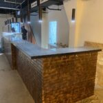 Столешница ресепшн из искусственного камня изготовлено в правила камня