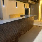 Столешница ресепшн из искусственного камня изготовлено в правила камня