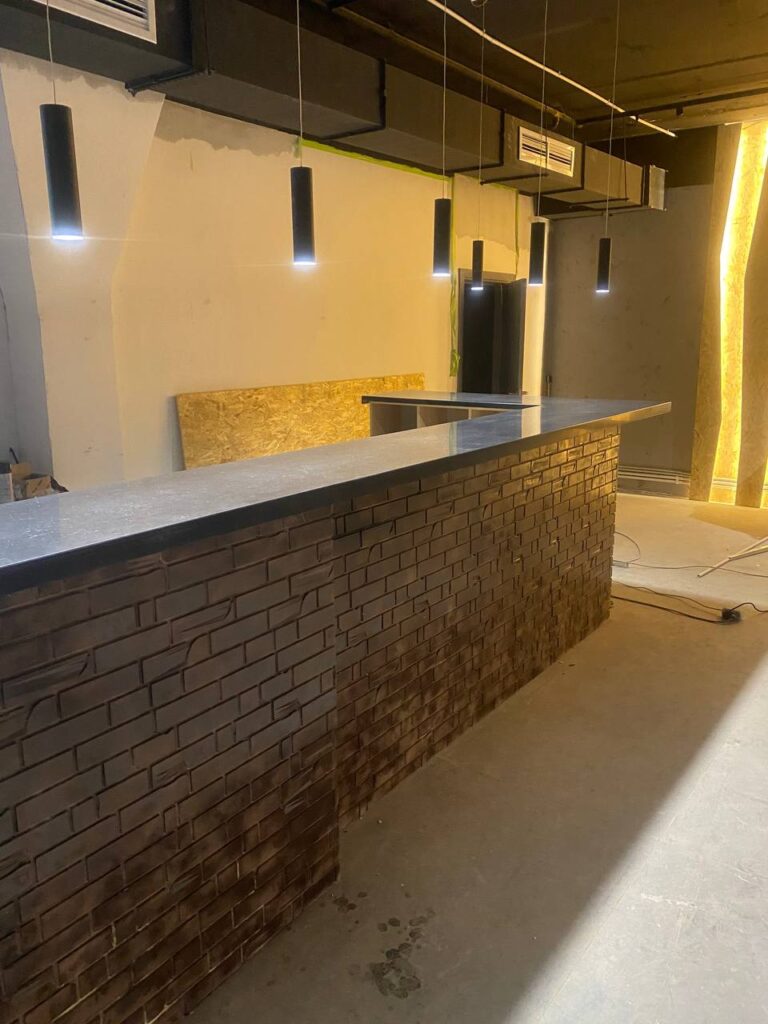 Столешница ресепшн из искусственного камня изготовлено в правила камня