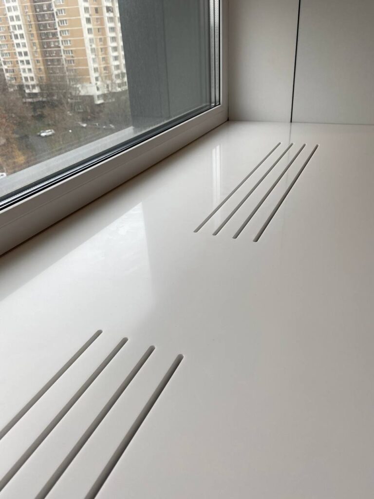 Подоконник с вырезами под радиатор из искусственного камня изготовлено в правила камня