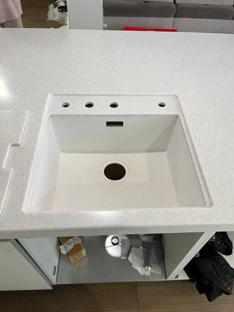 Столешница на остров из искусственного камня для кухни изготовлено в правила камня