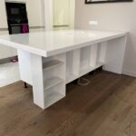 Столешница на остров из искусственного камня для кухни изготовлено в правила камня