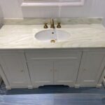 Столешница из искусственного камня для ванной комнаты изготовлено в правила камня