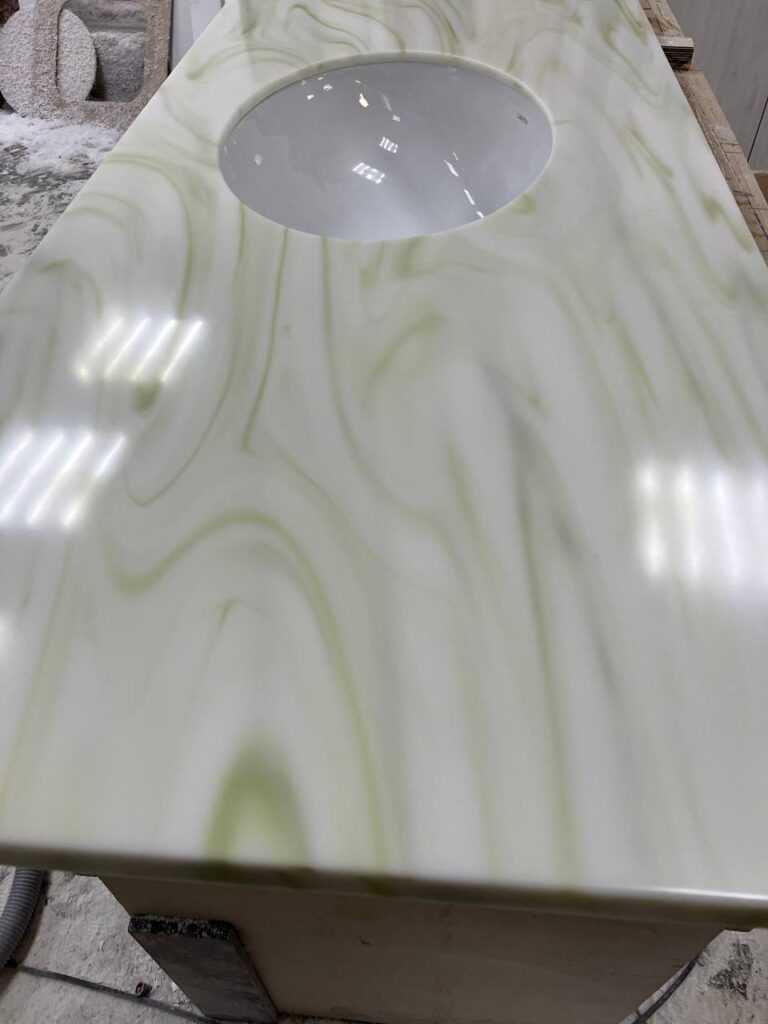 Столешница из искусственного камня для ванной комнаты изготовлено в правила камня