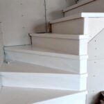 Ступени и подступенки (16-шт) из искусственного акрилового камня изготовлено в правила камня