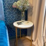 Журнальный столик со столешницей из искусственного камня изготовлено в правила камня