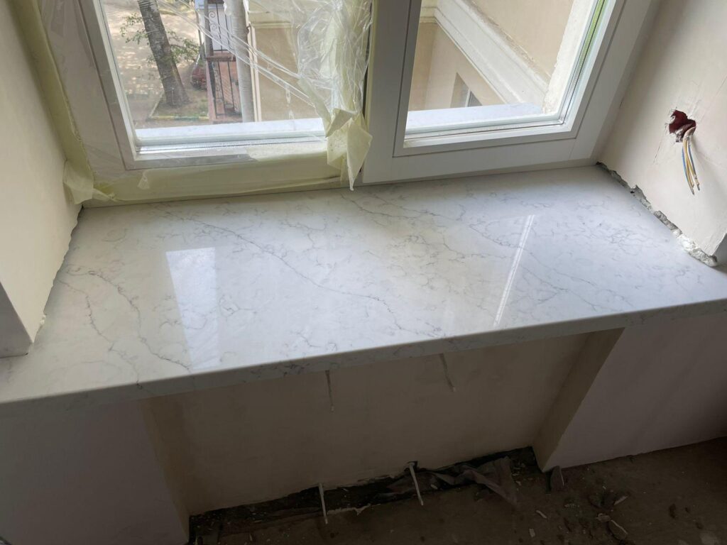 Подоконники под мрамор (цена за 3 штуки) из кварцевого агломерата изготовлено в правила камня