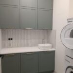 Столешницы из искусственного камня в ванную и прачечную комнату изготовлено в правила камня