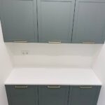 Столешницы из искусственного камня в ванную и прачечную комнату изготовлено в правила камня