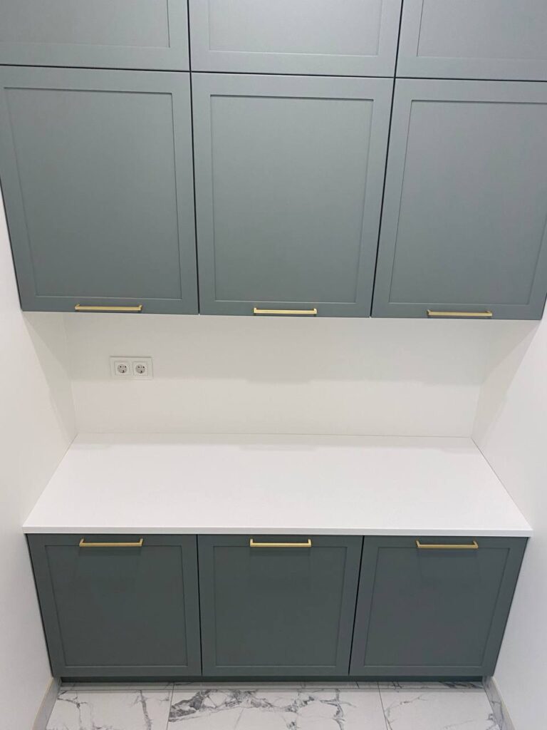 Столешницы из искусственного камня в ванную и прачечную комнату изготовлено в правила камня