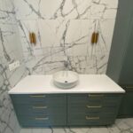 Столешницы из искусственного камня в ванную и прачечную комнату изготовлено в правила камня