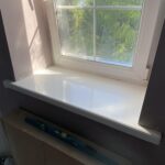 6 прямых подоконников с фигурной кромкой из искусственного камня изготовлено в правила камня