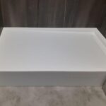 Поддон для душа из искусственного камня изготовлено в правила камня